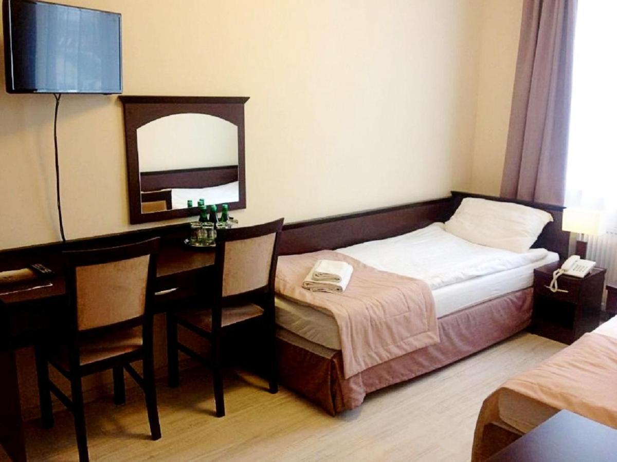 Hotel Feniks Gniezno Exterior foto