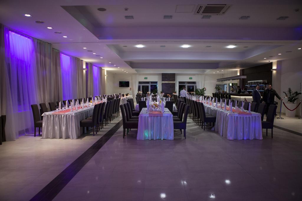 Hotel Feniks Gniezno Exterior foto